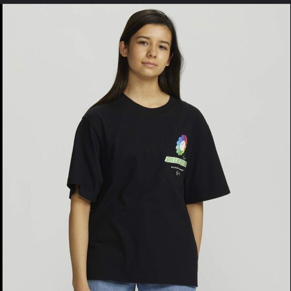UNIQLO Billie Eilish x Takashi Murakami Black T-Shirt Flower Tee Size XS NWT - Picture 3 of 5
